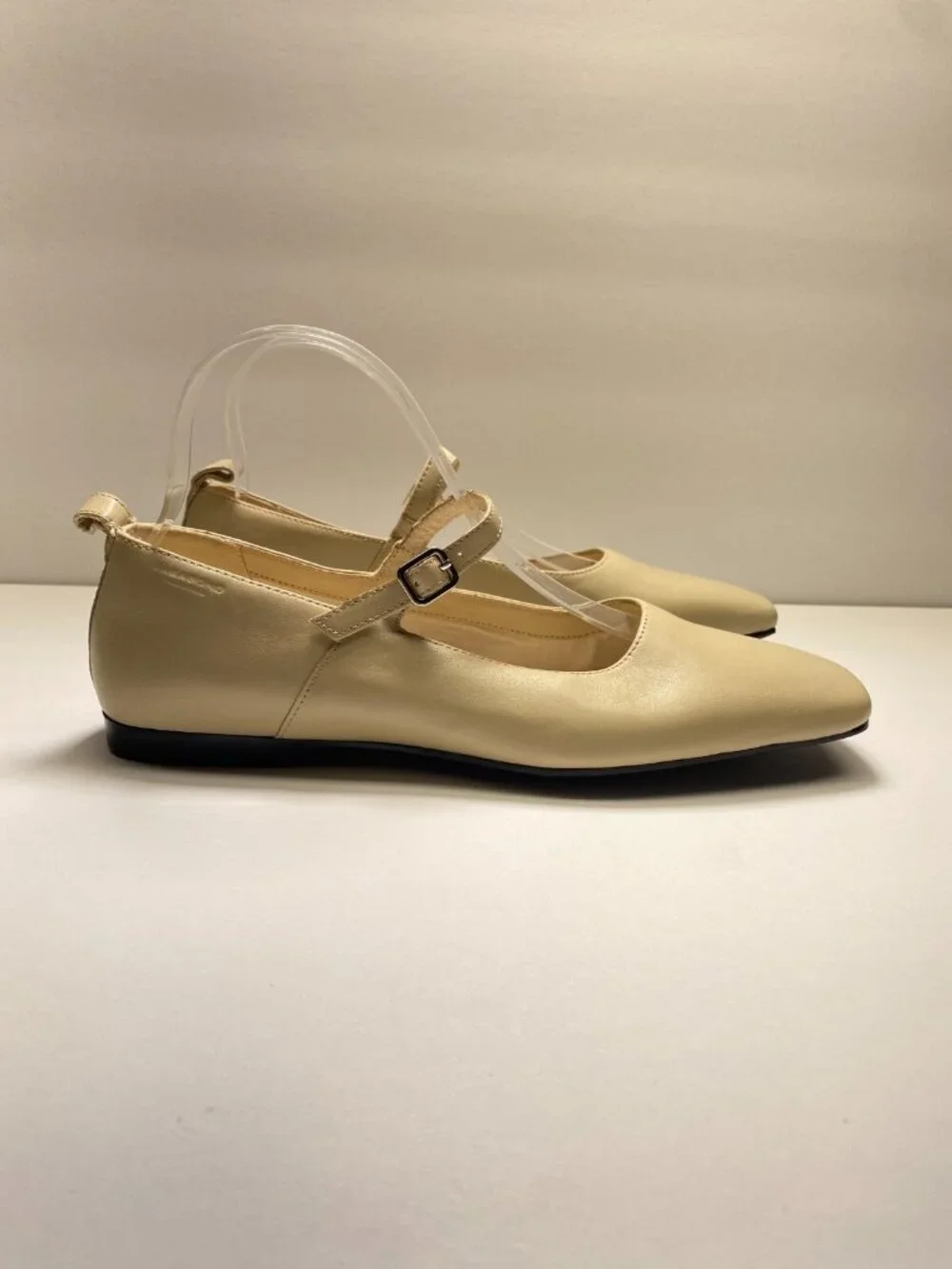 Vagabond Shoemakers WOmens Delia Mary Jane Flat Off White Leather Sz 38